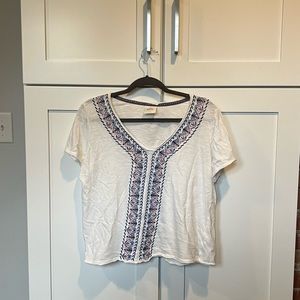 Knox rose white and blue top
